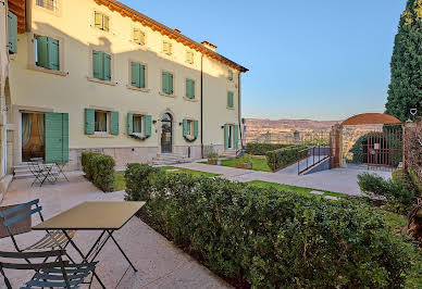 Villa with pool and garden 5