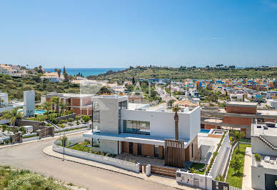 Villa avec piscine et terrasse 2