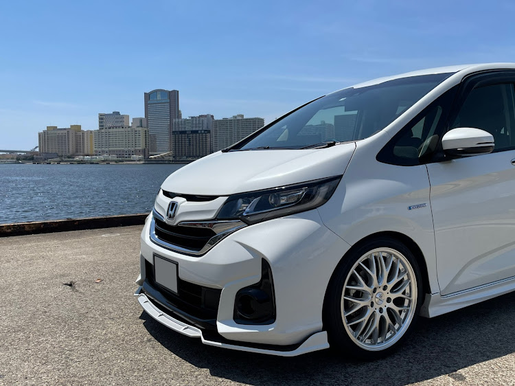 フリードのiPhoneクオリティ・USJのホテル群・FarhrenAutoColors・フロントリップがお気に入り・マルチフォルケッタに関するカスタム事例の投稿画像1枚目