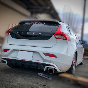 V40