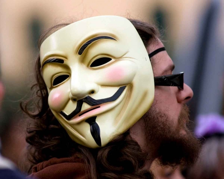 Chi c'é dietro Anonymous di bondell