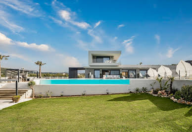 Villa with pool and garden 2