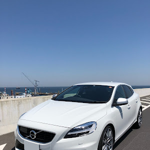 V40