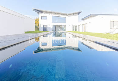 House with pool 14