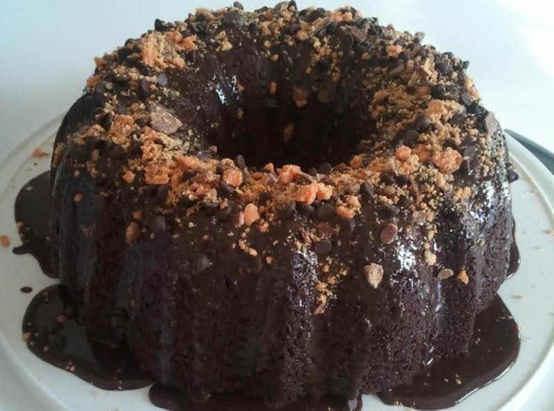 Made This Yesterday, Topped With Butterfinger Rather Than Snickers.  The Family Loved It!!