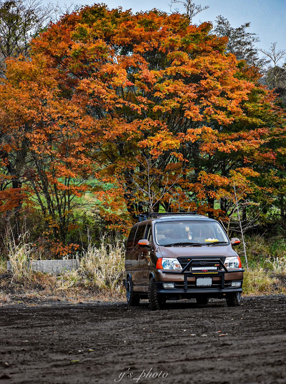 グランドハイエースのハロウィン・紅葉と愛車・家族サービスは大事・楽しい仲間との時間・オフ会に関するカスタム事例の投稿画像1枚目