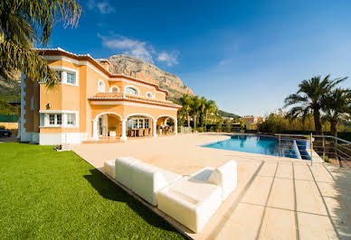 Villa with pool and terrace 2