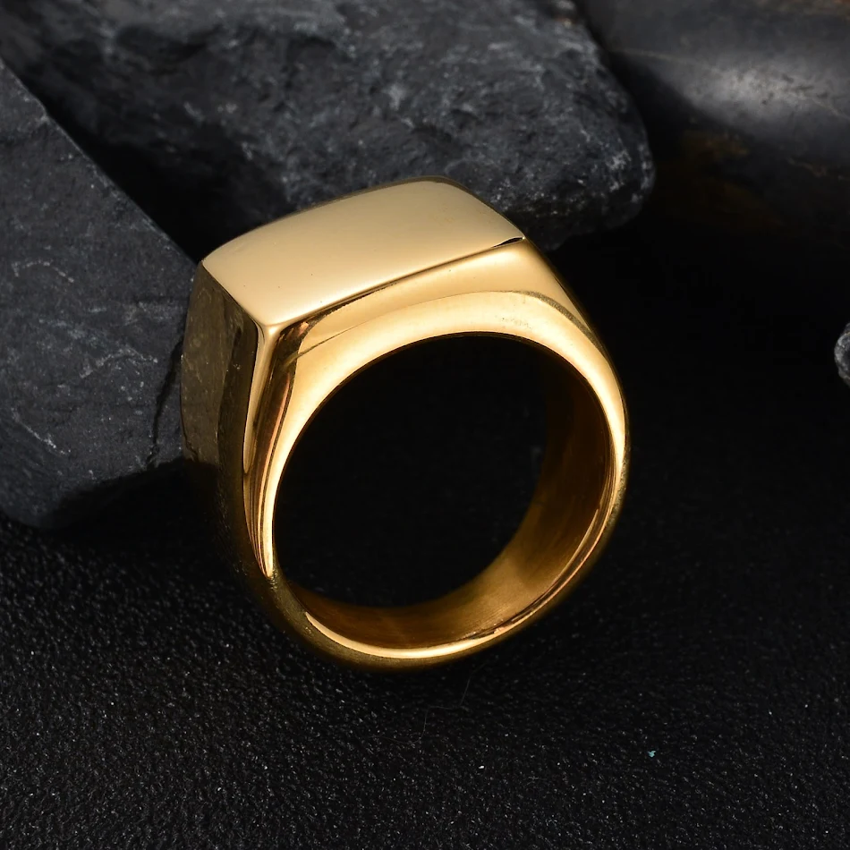 Titanium stalen punk ring groot vierkant aanpasbaar – Roestvrijstalen herenring, stoer design, modern en volledig personaliseerbaar.