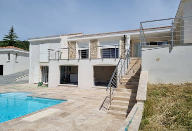 Villa avec piscine et terrasse 2