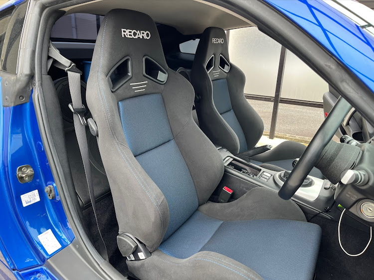 メガーヌ ハッチバックのZ33・トゥインゴ3・レカロSR-7に関するカスタム事例の投稿画像6枚目