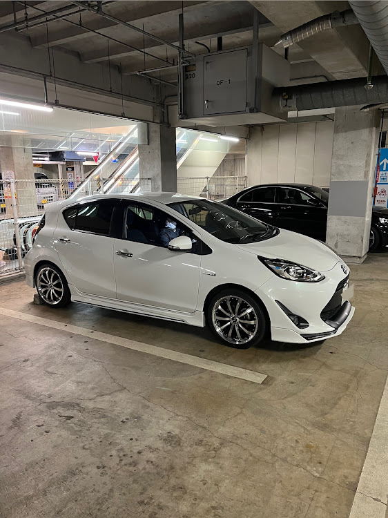 アクアのインチアップ・ホイール交換・TRD・マフラーカッターに関するカスタム事例の投稿画像5枚目