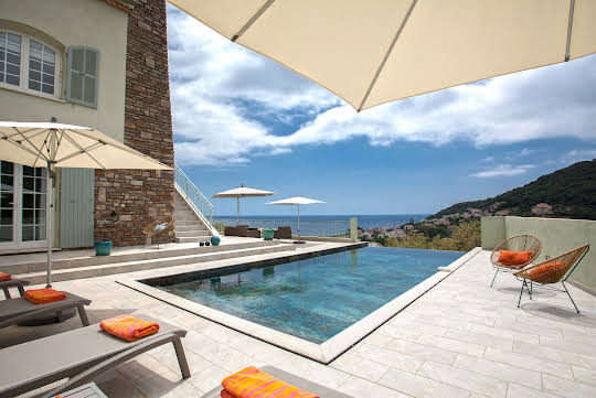 Seaside villa with pool
