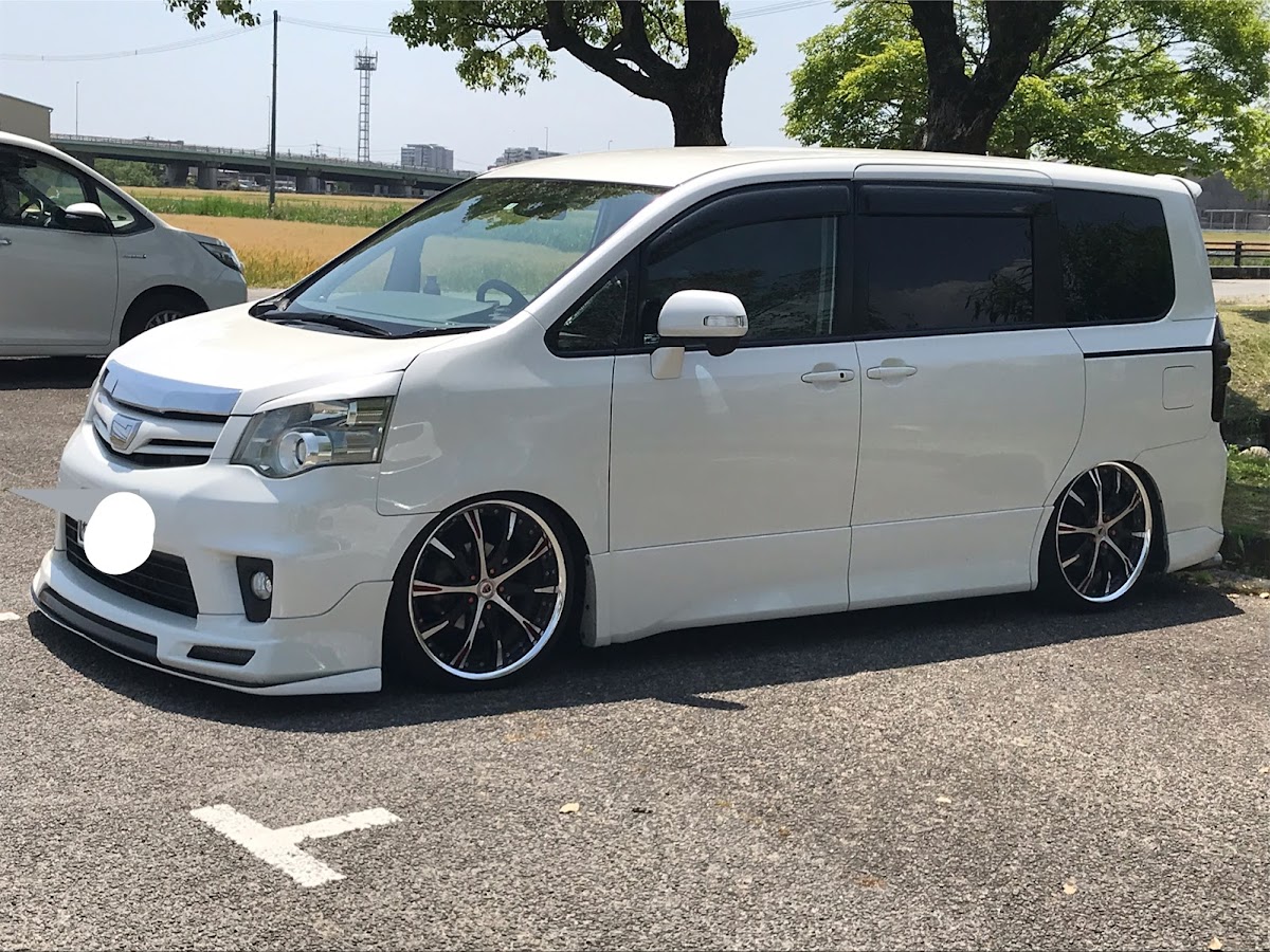 ノア Zrr70wの納車から現在までの愛車 愛車紹介に関するカスタム メンテナンスの投稿画像 車のカスタム情報はcartune