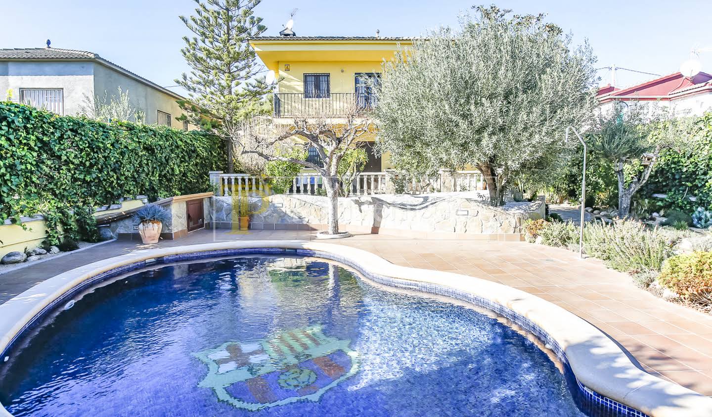 Seaside house with pool Torrelles de Foix