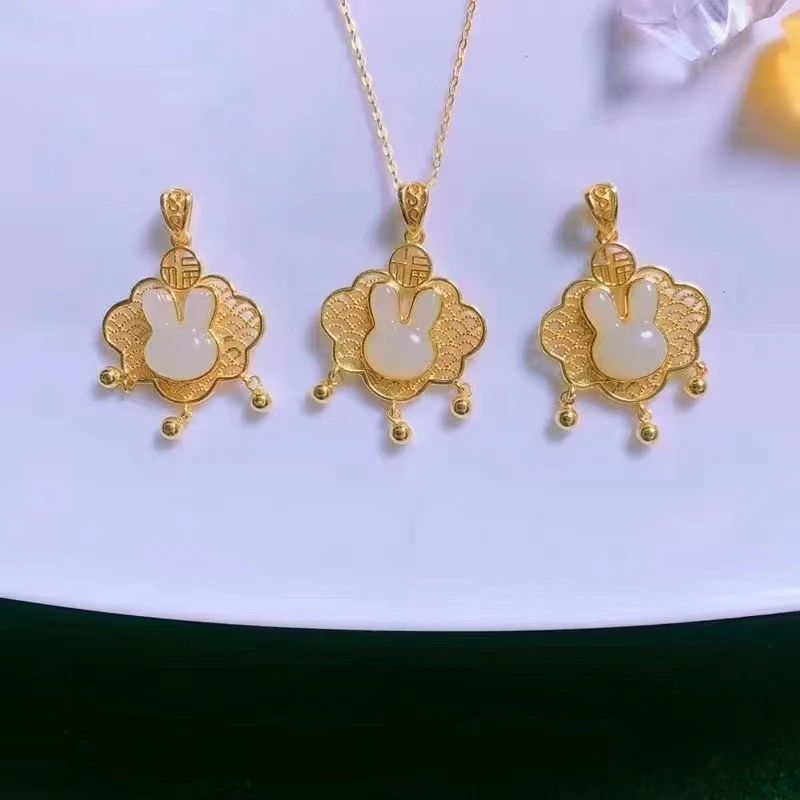 Ogrlica Jade Hare Lock Of Good Wishes, amulelaj za sreću sa jedinstvenim dizajnom. Savršen poklon za privlačenje blagostanja i ispunjenje želja.