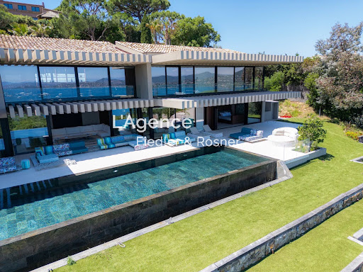 Villa with pool 5