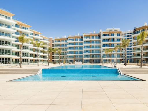 Appartement avec terrasse et piscine 2