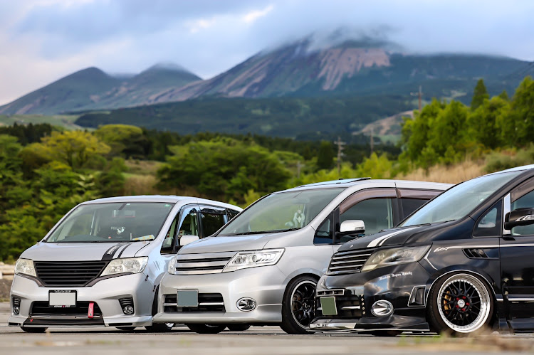 セレナのセレナ愛好会・ウラモジ☆ワークス・テール塗り塗りに関するカスタム事例の投稿画像5枚目