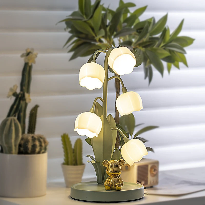 Lily stona lampa, jednostavna dekorativna cvetna lampa za svečanosti. Idealna za stvaranje prijatne atmosfere i ukrašavanje doma.