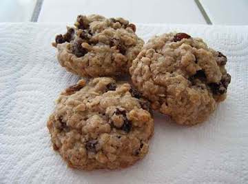 Soft Oatmeal Rasin Cookies