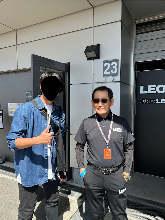レガシィB4のレガシィB4 bl5・スーパーGT・LEON RACINGに関するカスタム事例の投稿画像4枚目