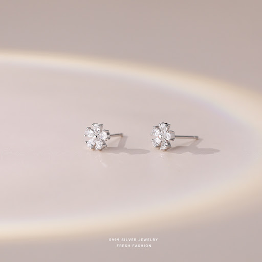 Title 4, Womens S999 Pure Silver Mini Petal Diamond Stu...