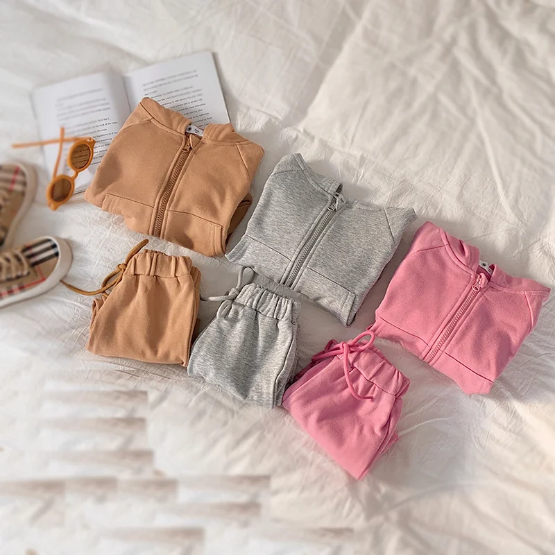 Conjunto deportivo de dos piezas para niño, look otoñal, estilo callejero frito, ideal para deportes y actividades al aire libre.