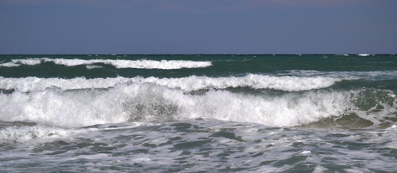 il vento di tramontana spettina il mare di giride