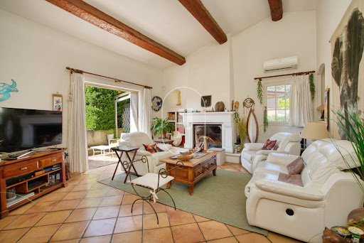 Villa avec piscine et terrasse 2