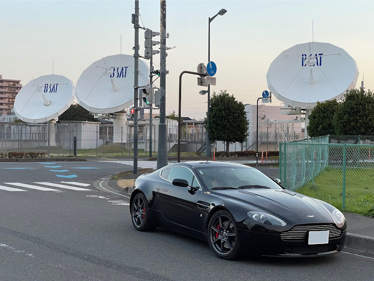 ヴァンテージ クーペの休日の楽しみ♪・アストンマーチン　V8ヴァンテージ・サンドイッチ屋さん・巨大パラボラアンテナに関するカスタム事例の投稿画像1枚目