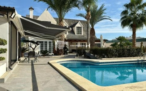 Villa with pool and garden 4