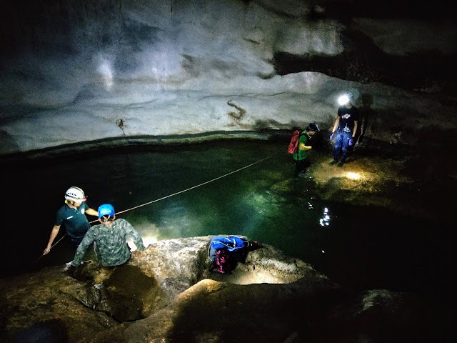 Merapoh Caves Gua Jinjang Pelamin cave lake