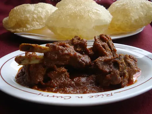 6 Luchi (poori) + 2 Pcs Kosha Mangsho