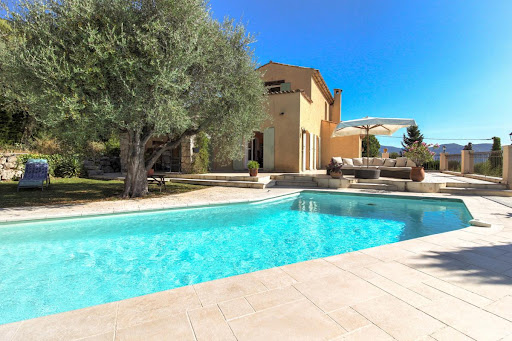 Maison avec piscine et terrasse 2