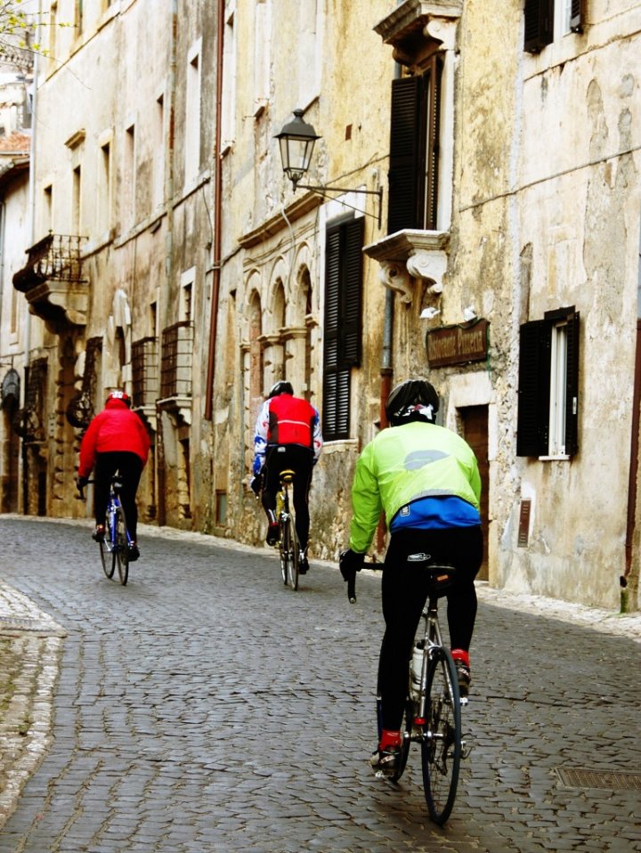 In bici nel borgo di tecnoweb