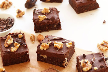 No-Bake Vegan Brownies with Chocolate Ganache