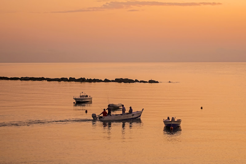 Quattro amici davanti a tanto mare… di lugiube