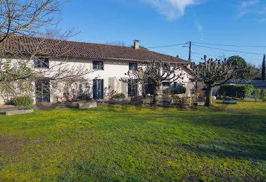 Maison avec piscine et terrasse 11