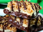 Homemade Samoas Bars was pinched from <a href="http://bakingbites.com/2009/02/homemade-girl-scout-cookies-samoas-bars/" target="_blank">bakingbites.com.</a>