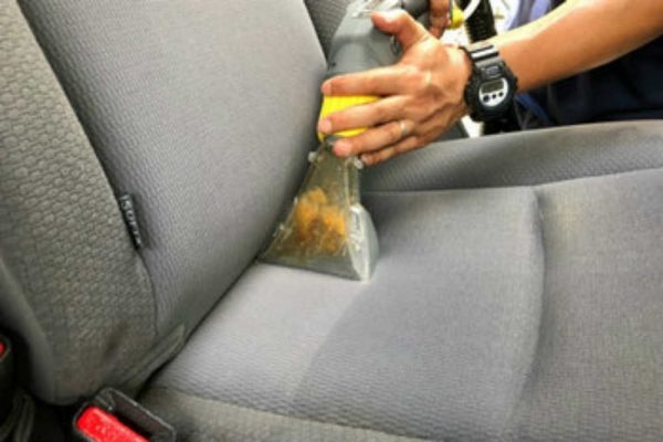 エリシオンのシートクリーニング・麺つゆぶちかまし・車内飲食ダメ絶対wに関するカスタム事例の投稿画像2枚目