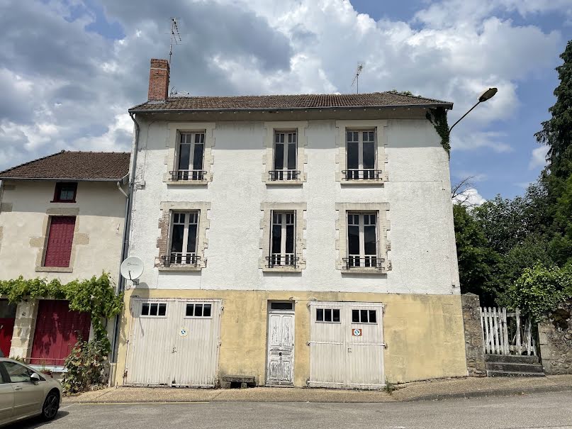 Vente maison 8 pièces 185.5 m² à Bourganeuf (23400), 51 900 €