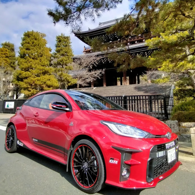 GRヤリスのホイールリムステッカー・知恩院・GRヤリス・青空・ミッフィーに関するカスタム事例の投稿画像1枚目
