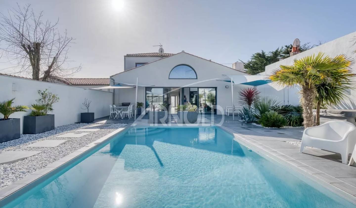 House with pool and terrace Les Sables-d'Olonne