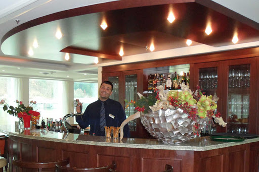 amacello-bar.jpg - Unwind at the bar on AmaCello during your sailing through Provence.  