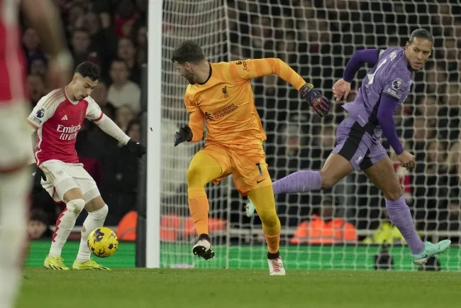 Arsenal pobedio Liverpul i ostao u šampionskoj trci