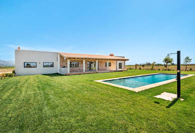 Propriété avec piscine et jardin 1