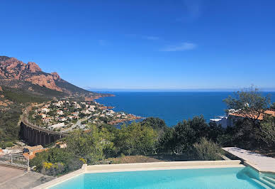 Villa avec piscine et terrasse 3