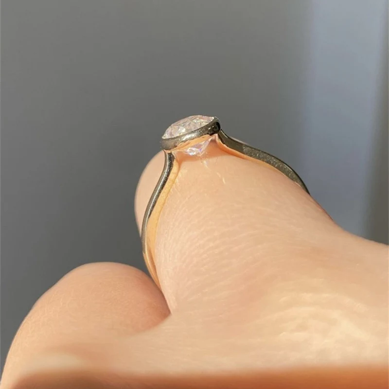 Ins Ring Vrouwen Licht Luxe Minderheid Ontwerper Hoogwaardig Eenvoudig Elegante Ring voor een Subtiele en Verfijnde Uitstraling