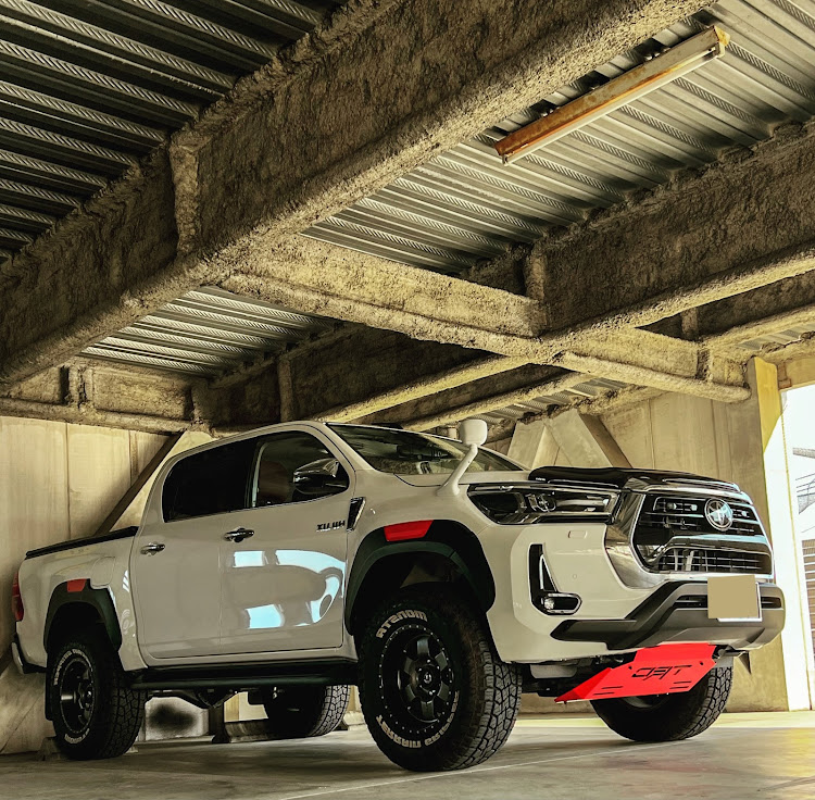 ハイラックスのfuelホイール・モンスタータイヤ・Jaos VFCA Ver.B・285/70R17に関するカスタム事例の投稿画像1枚目