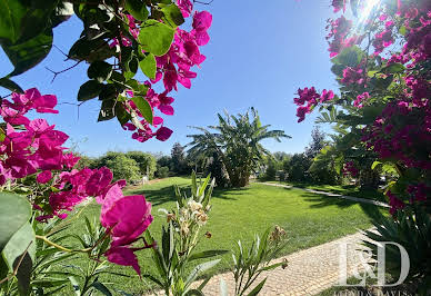 Villa avec piscine et jardin 15